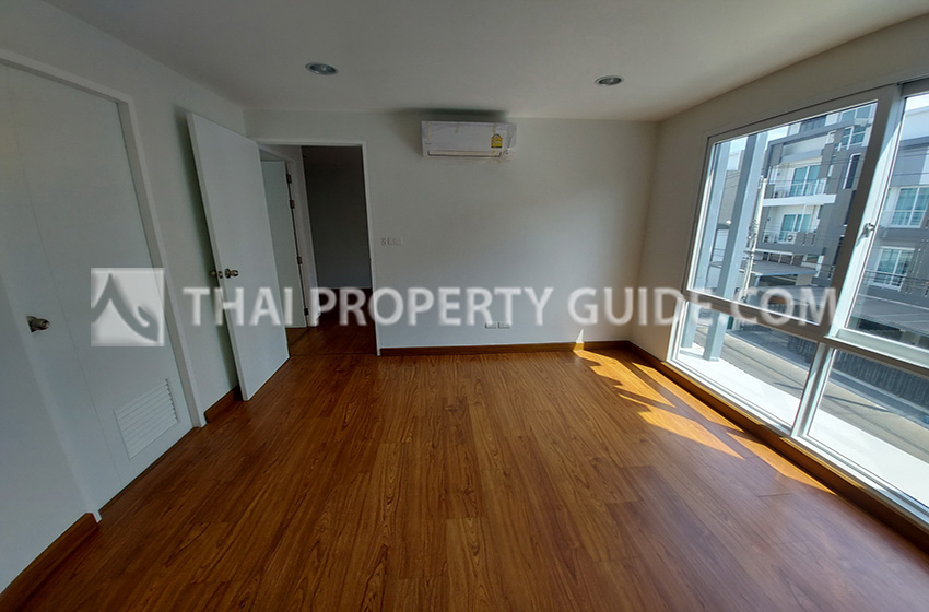 Townhouse in Lat Phrao 
